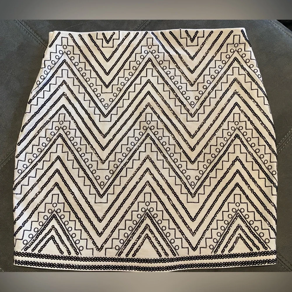 Express Black and White Chevron Mini Skirt SM